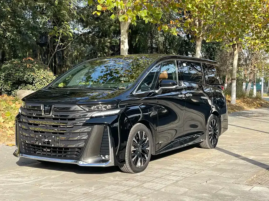 Toyota Vellfire — фото 1