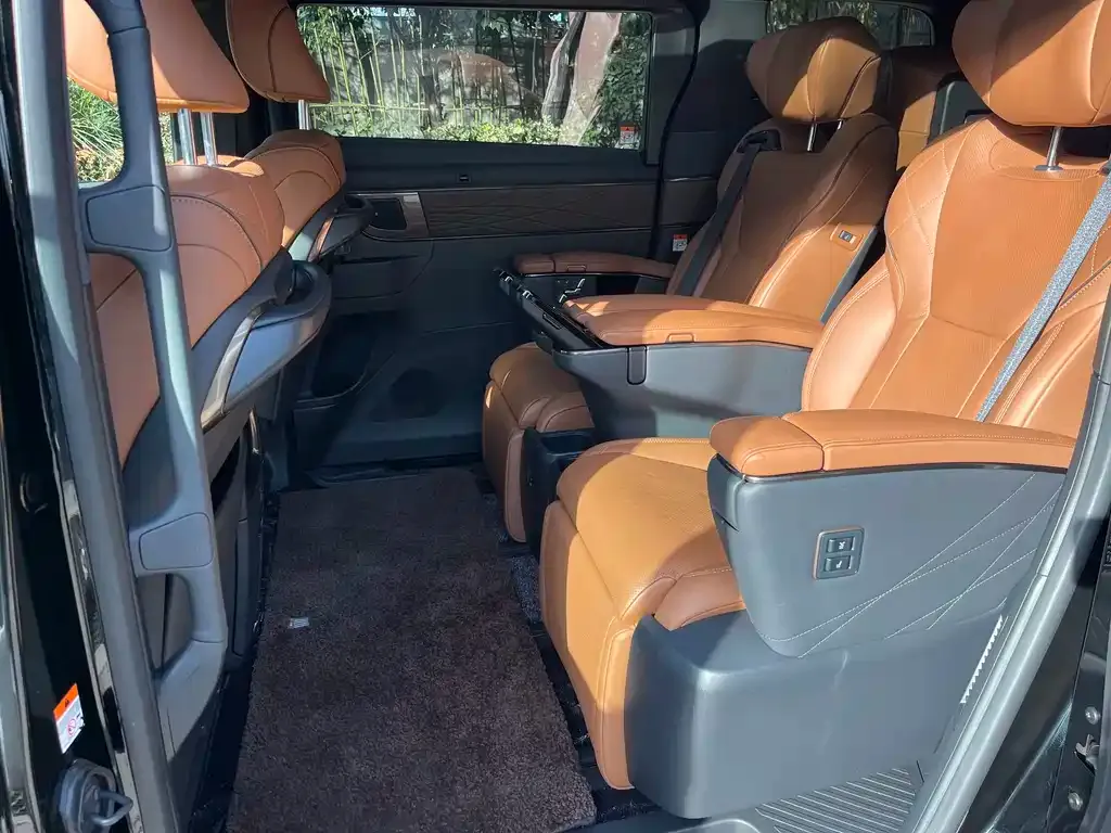 Toyota Vellfire — фото 3