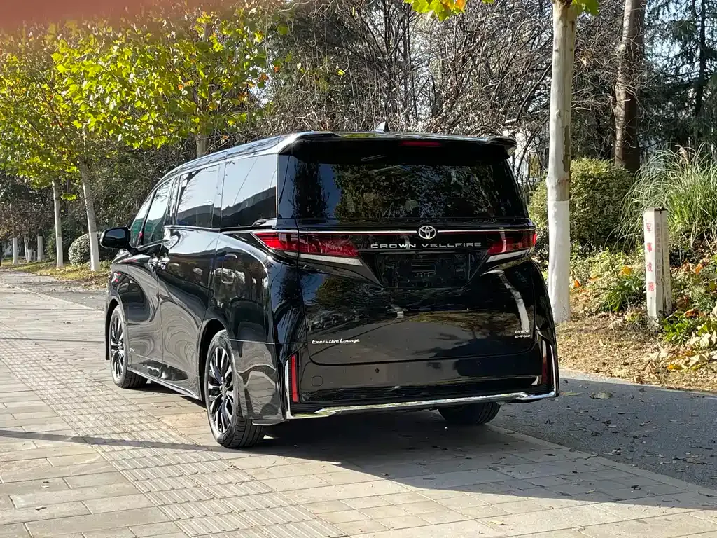Toyota Vellfire — фото 7
