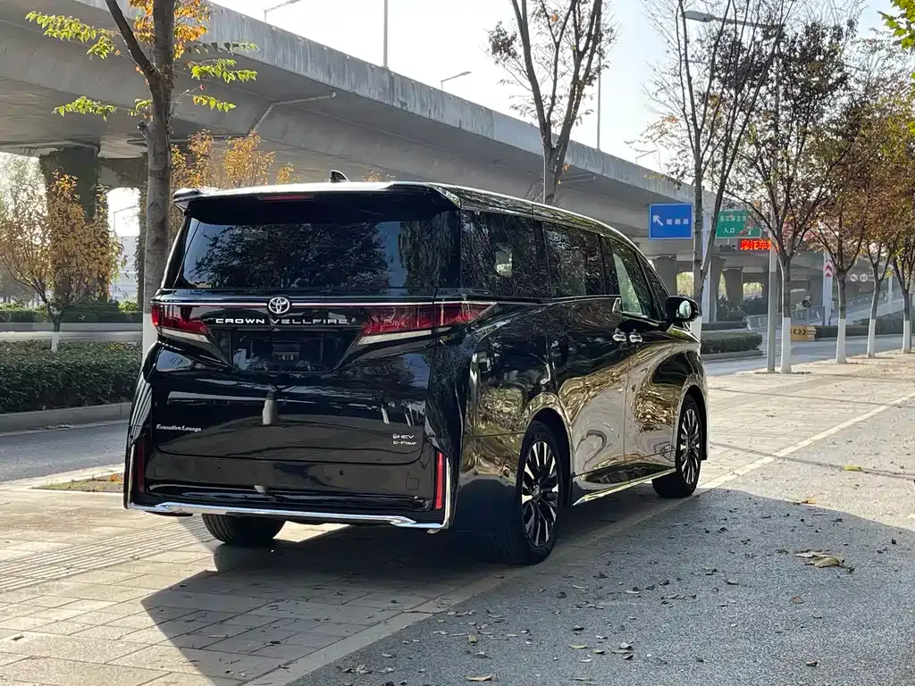 Toyota Vellfire — фото 6