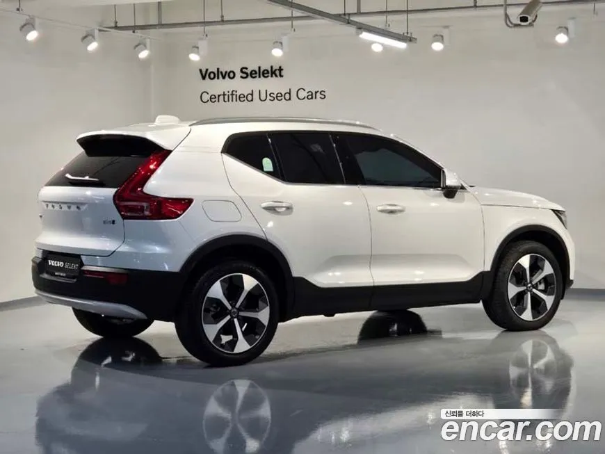 Volvo XC40 — фото 7