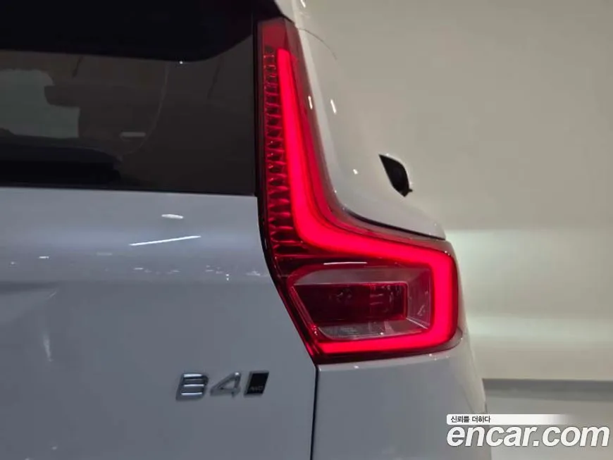 Volvo XC40 — фото 2