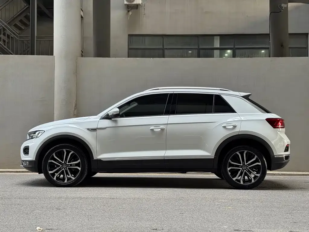Volkswagen T-Roc — фото 10