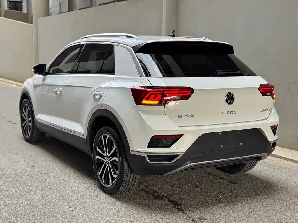 Volkswagen T-Roc — фото 8