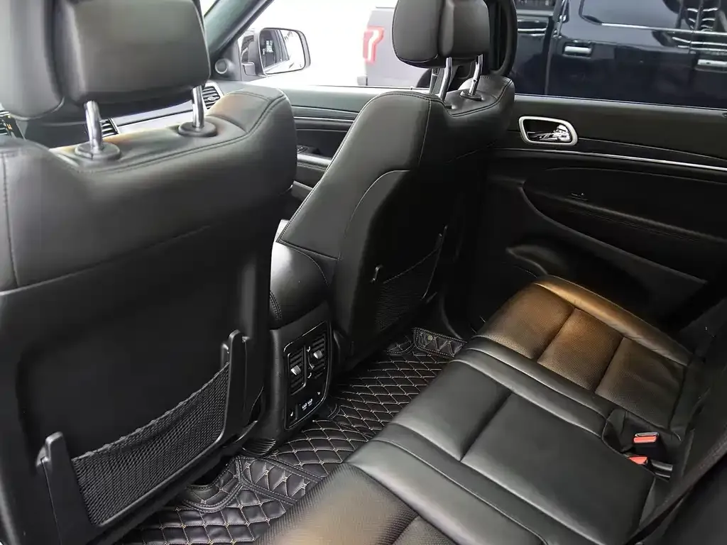Jeep Grand Cherokee (Import) — фото 10
