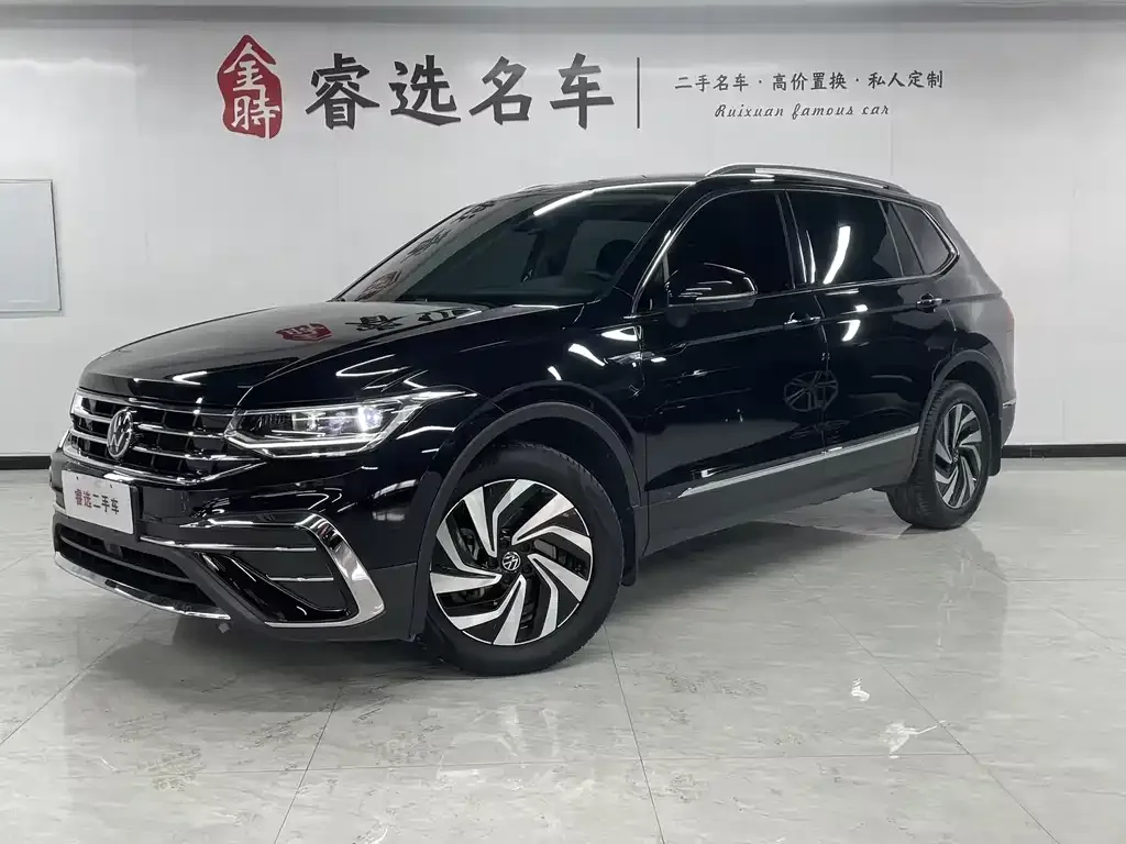 Volkswagen Tiguan L — фото 1