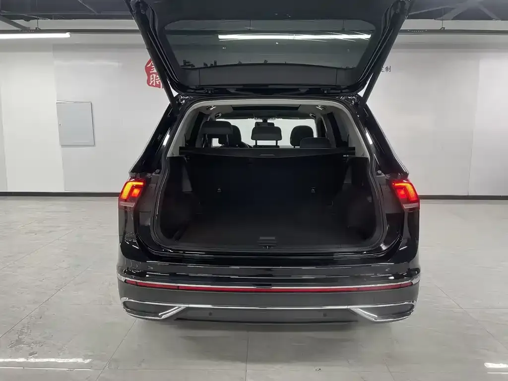 Volkswagen Tiguan L — фото 2