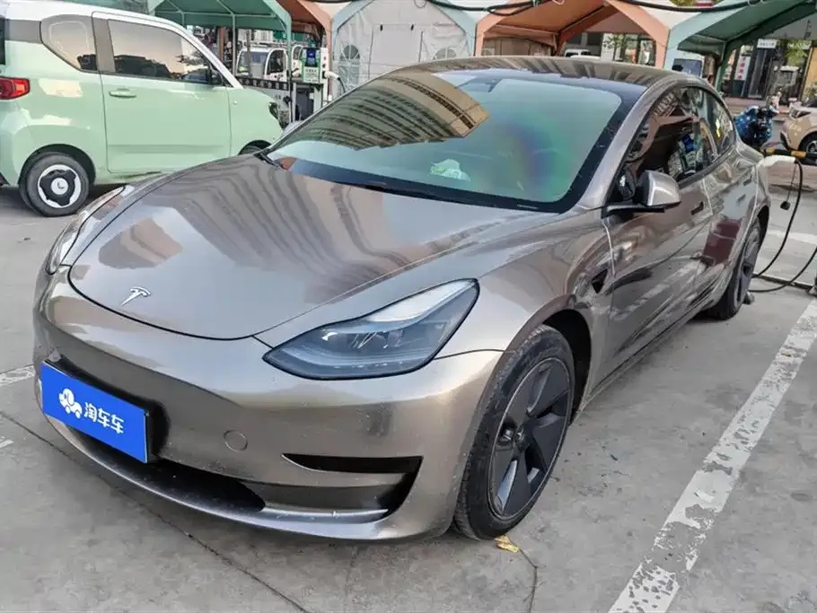 Tesla Model 3 — фото 1