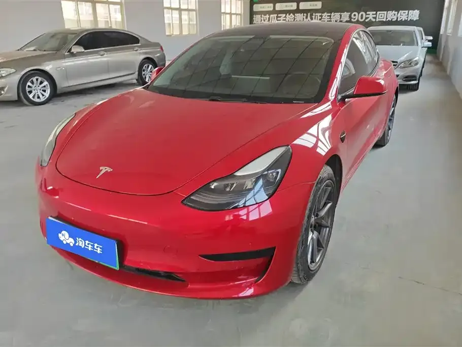 Tesla Model 3 — фото 1