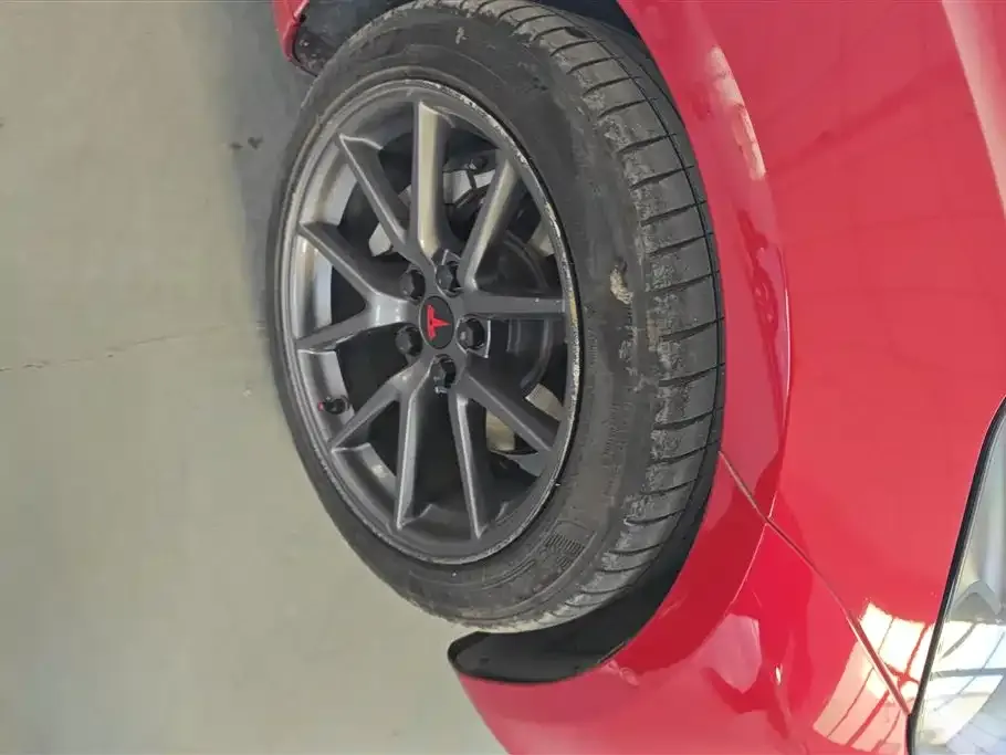 Tesla Model 3 — фото 10