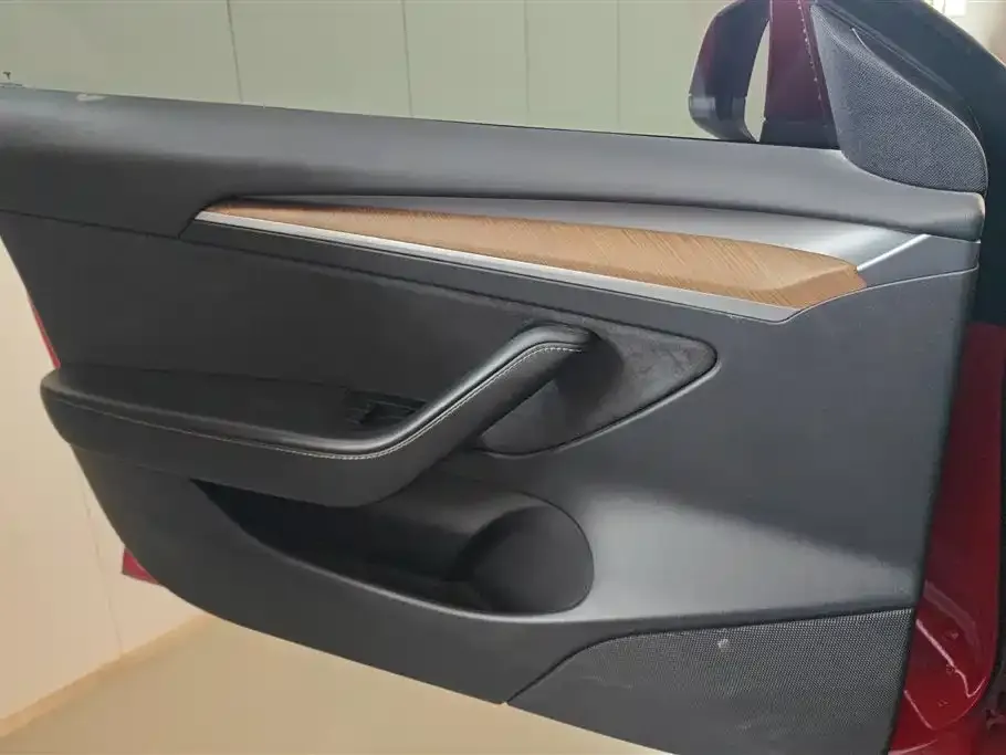 Tesla Model 3 — фото 4