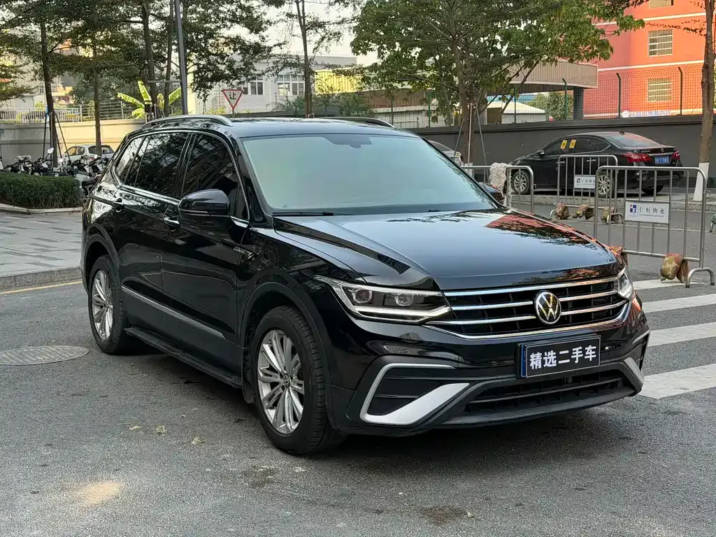 Volkswagen Tiguan L — фото 5