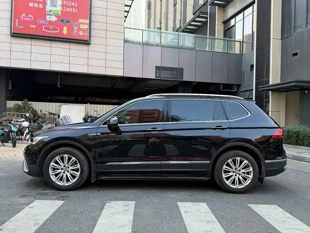 Volkswagen Tiguan L — фото 3