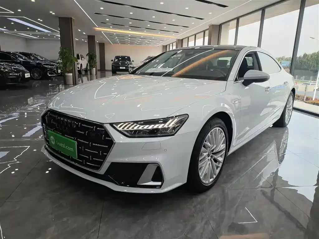 Audi A7L — фото 1