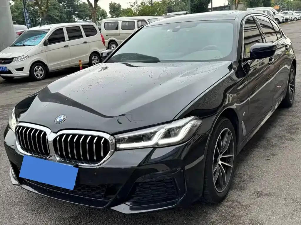 BMW 5 Series — фото 1