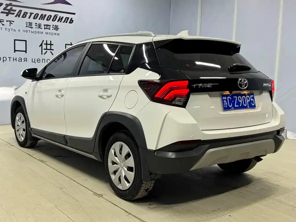 Toyota Yaris L — фото 3