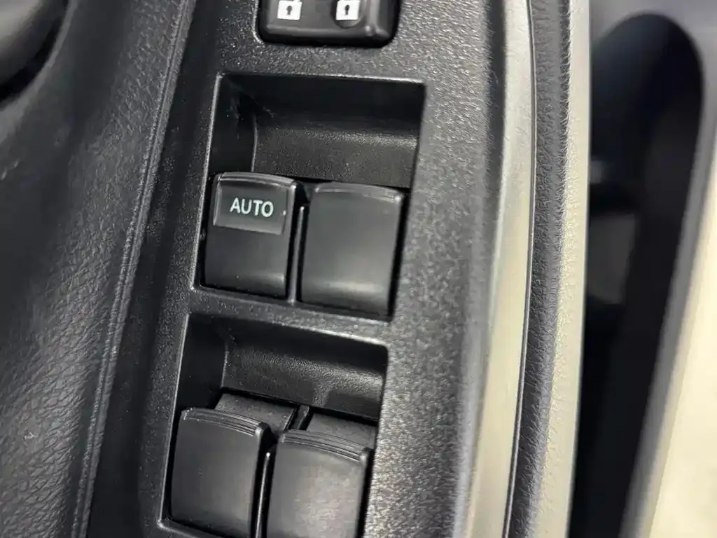 Toyota Yaris L — фото 2