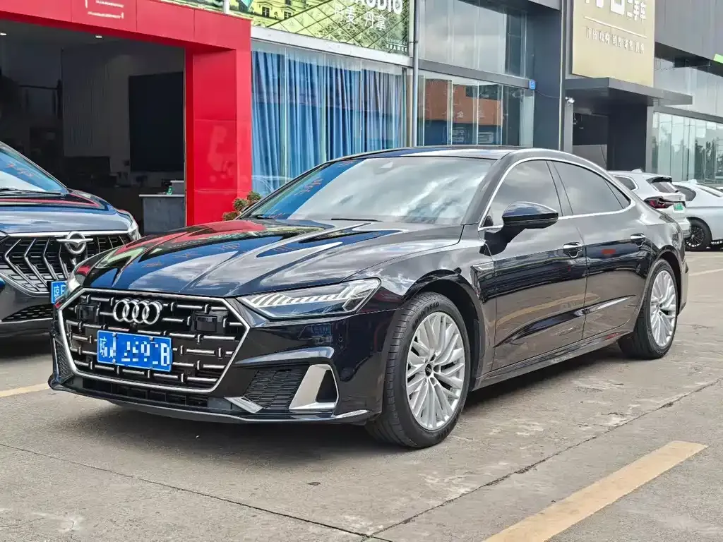 Audi A7L — фото 1