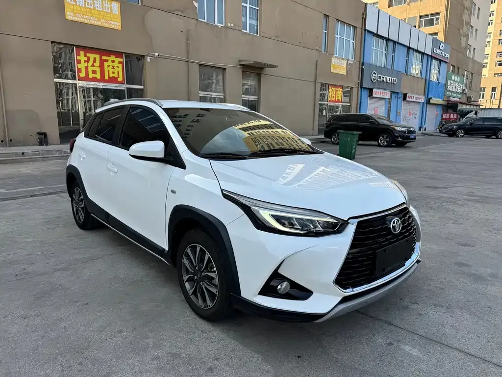 Toyota Yaris L — фото 4