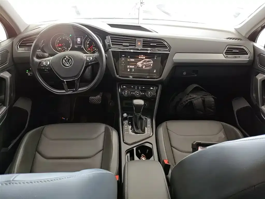 Volkswagen Tiguan L — фото 6