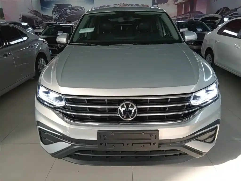 Volkswagen Tiguan L — фото 4