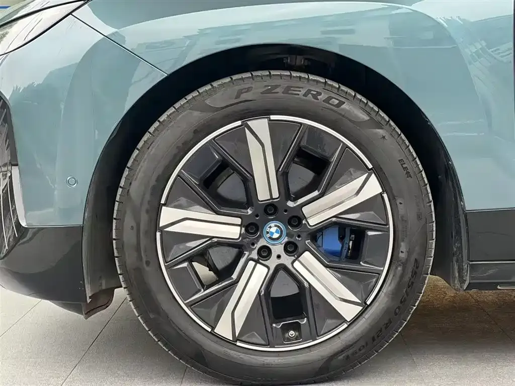BMW iX — фото 7