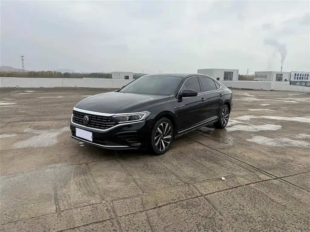Volkswagen Passat — фото 1