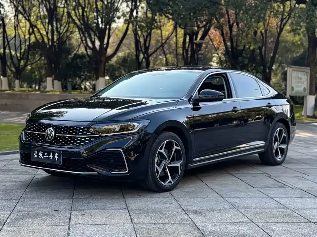 Volkswagen Passat — фото 1