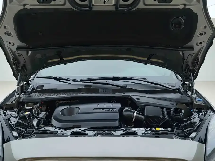 Jaguar E-PACE — фото 10