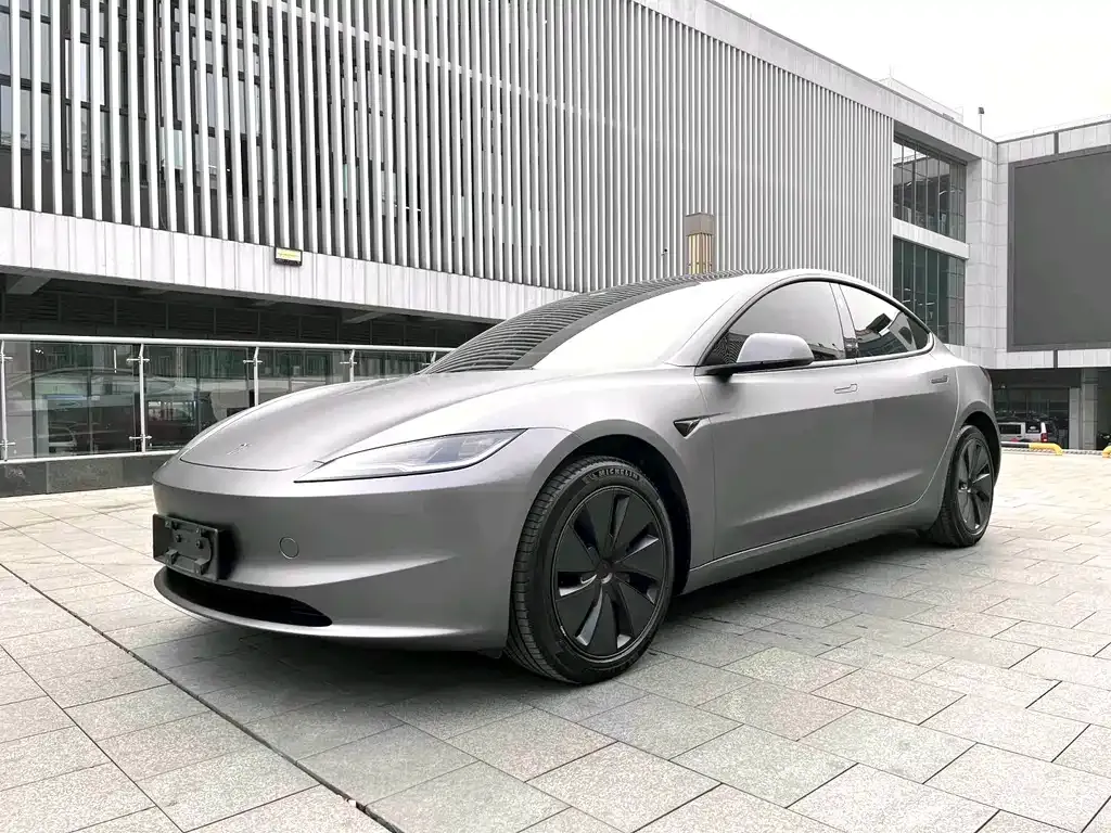 Tesla Model 3 — фото 1