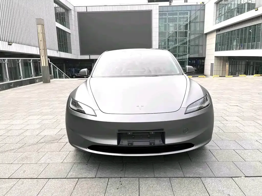 Tesla Model 3 — фото 4