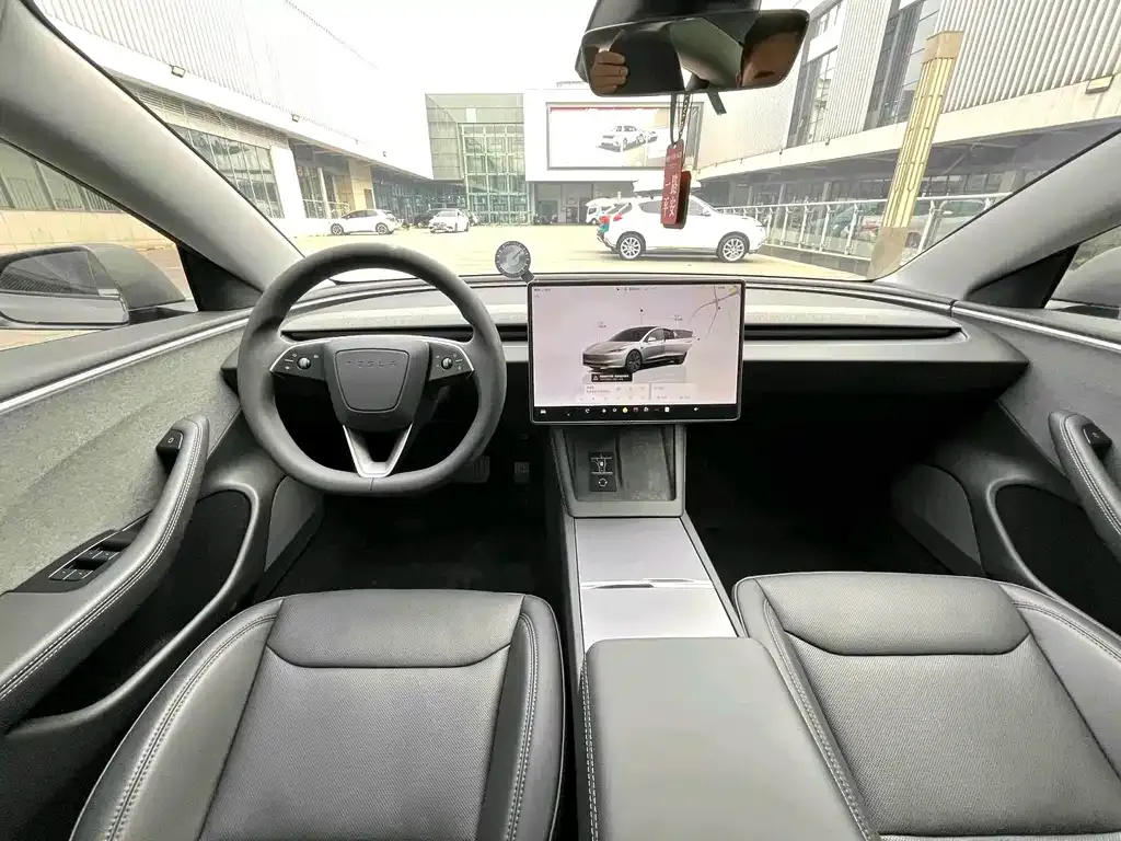 Tesla Model 3 — фото 3