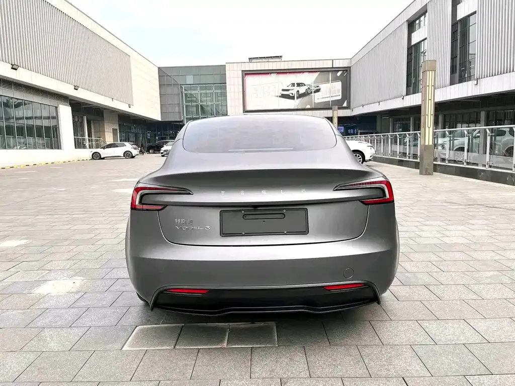 Tesla Model 3 — фото 5