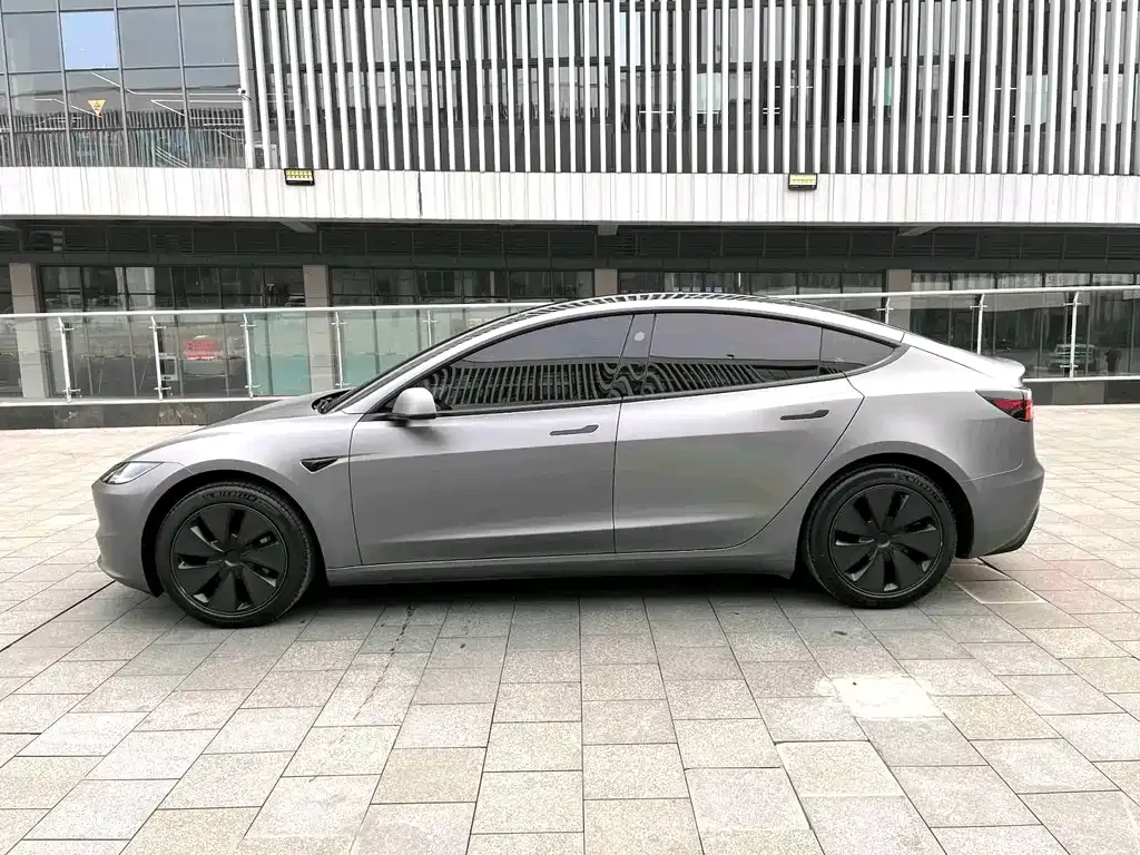 Tesla Model 3 — фото 7