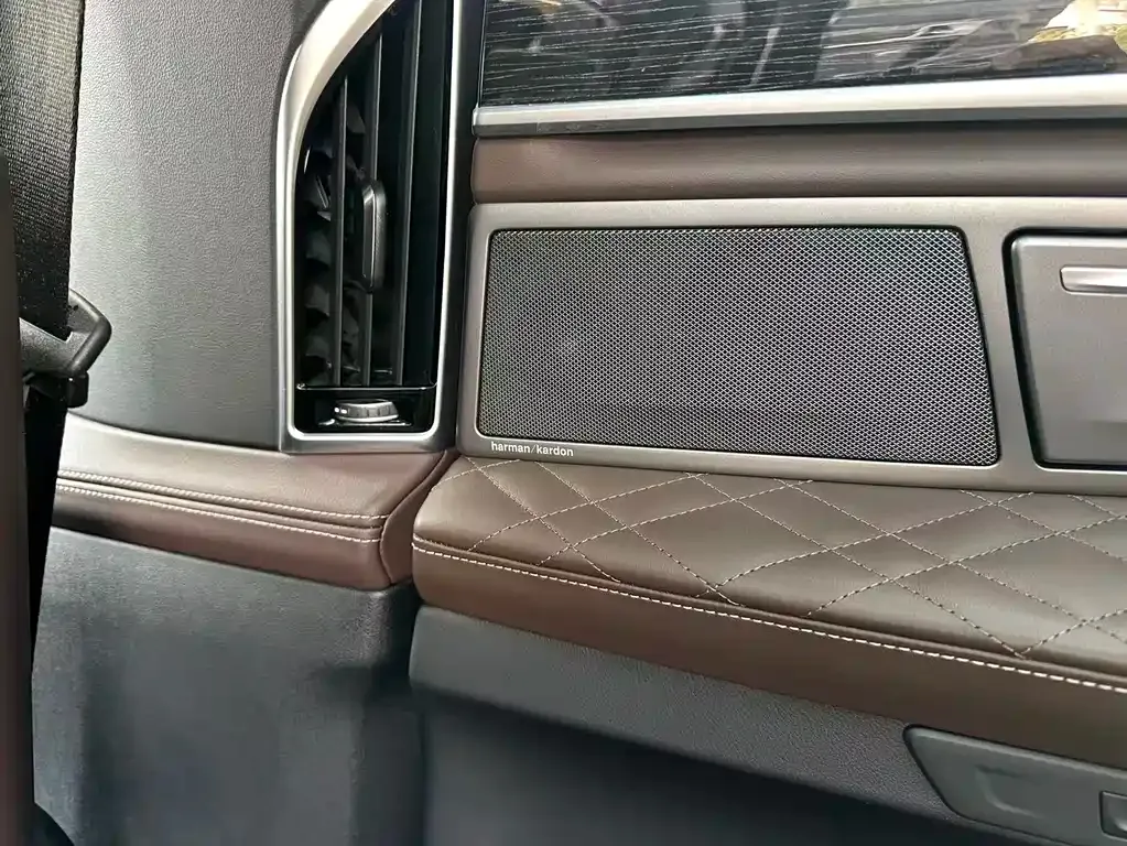 BMW 7 Series — фото 10