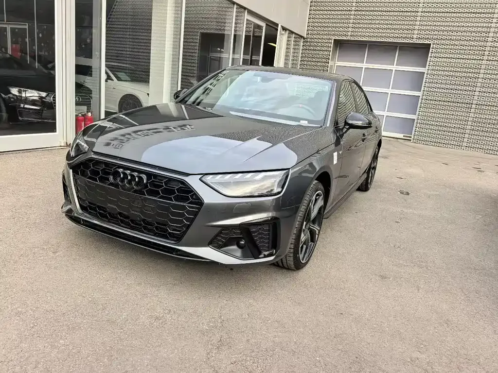 Audi A4L — фото 1