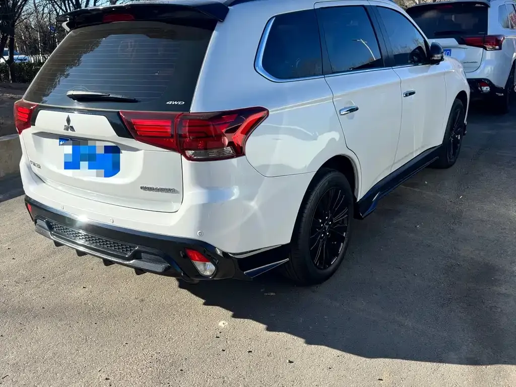 Mitsubishi Outlander — фото 2