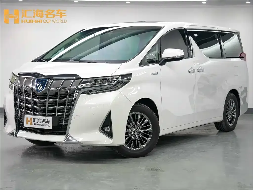 Toyota Alphard — фото 1