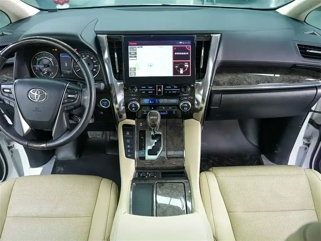 Toyota Alphard — фото 10