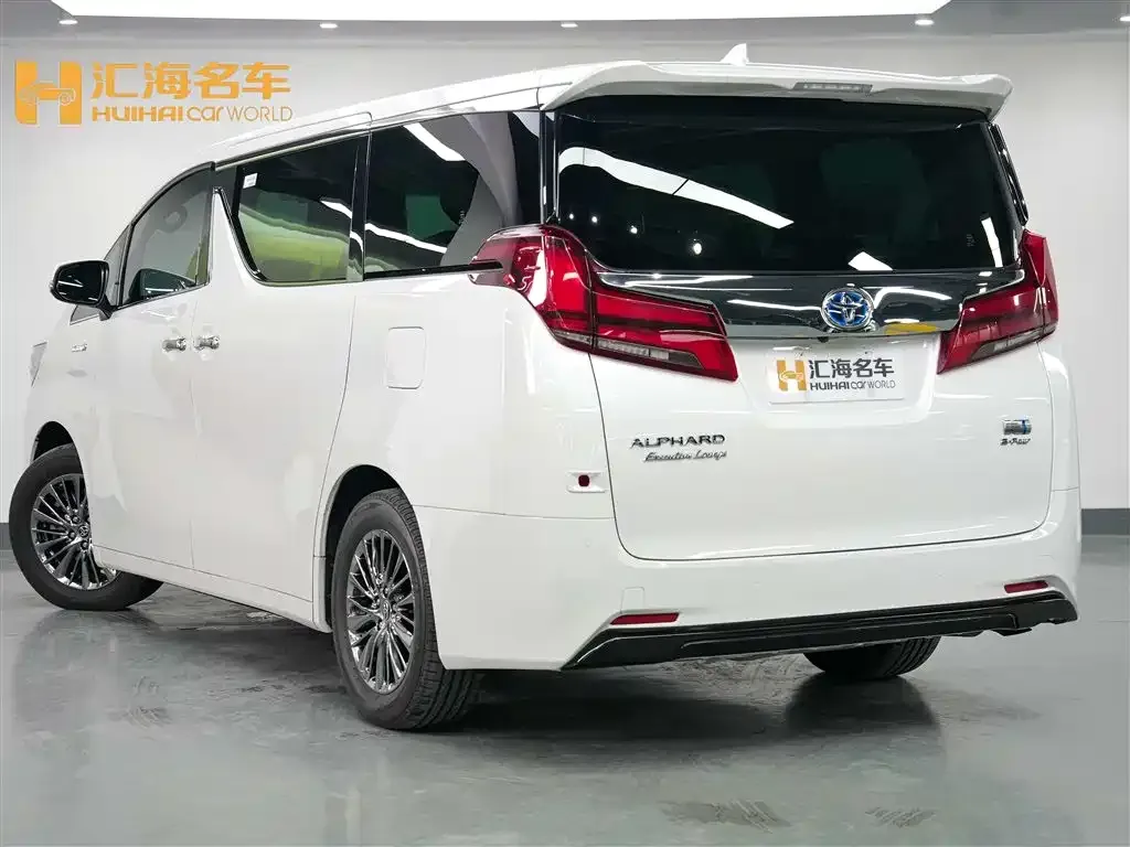 Toyota Alphard — фото 9