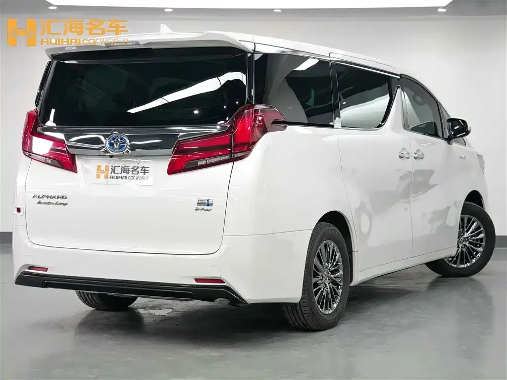Toyota Alphard — фото 6