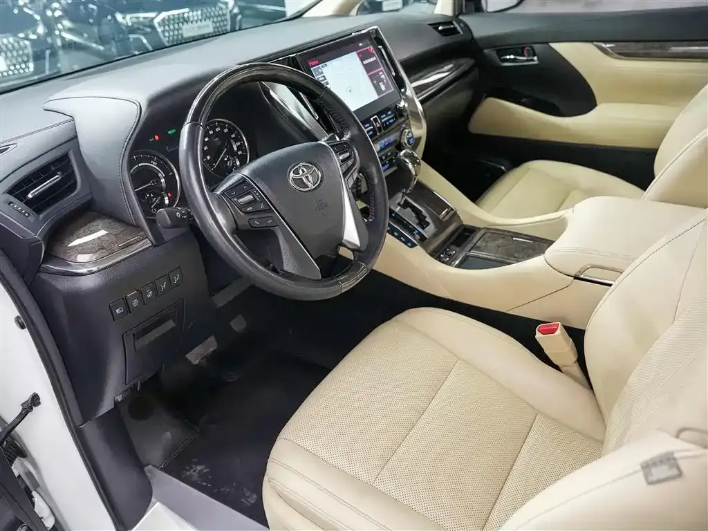 Toyota Alphard — фото 8