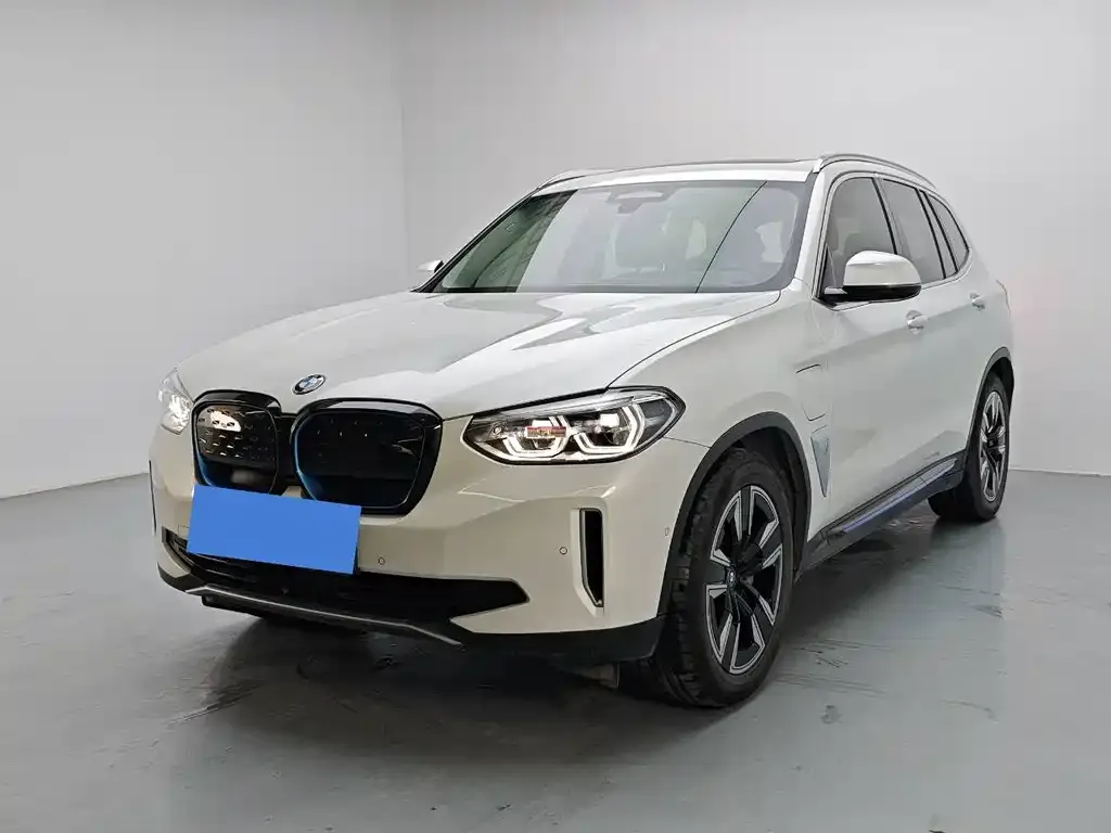 BMW iX3 — фото 1