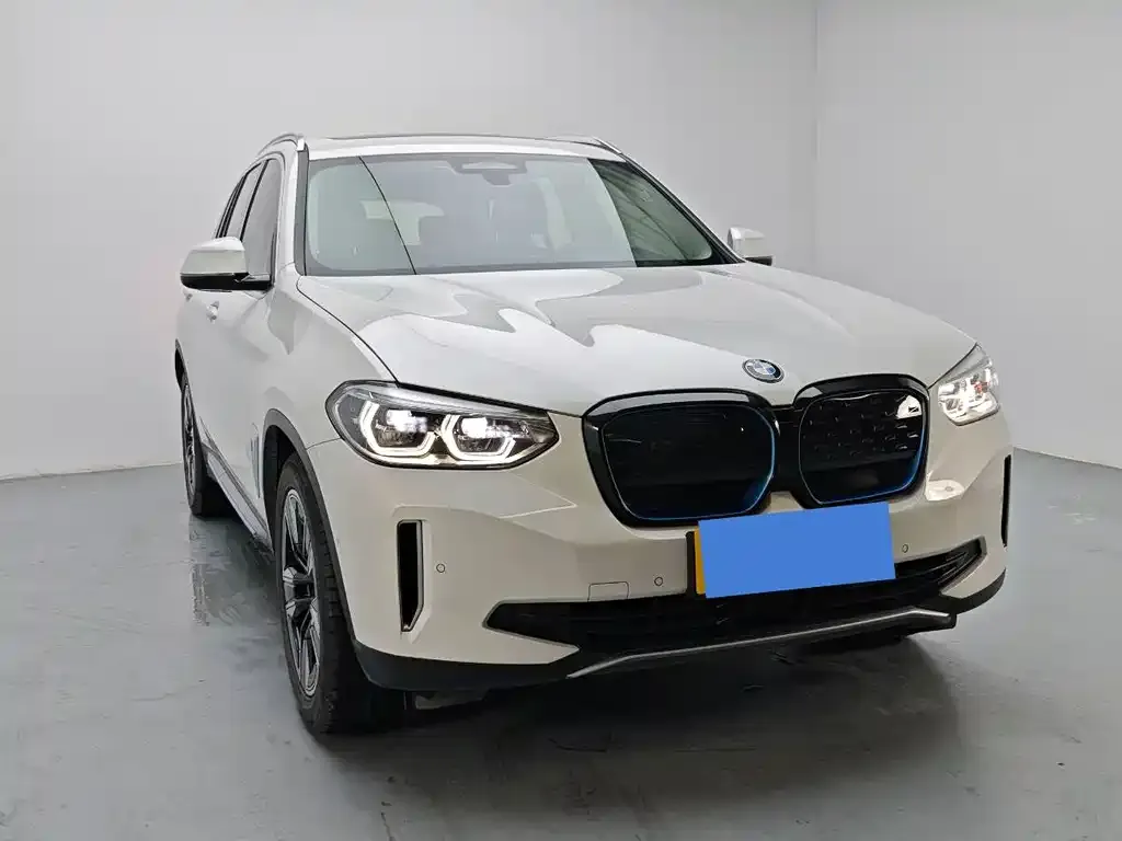 BMW iX3 — фото 6