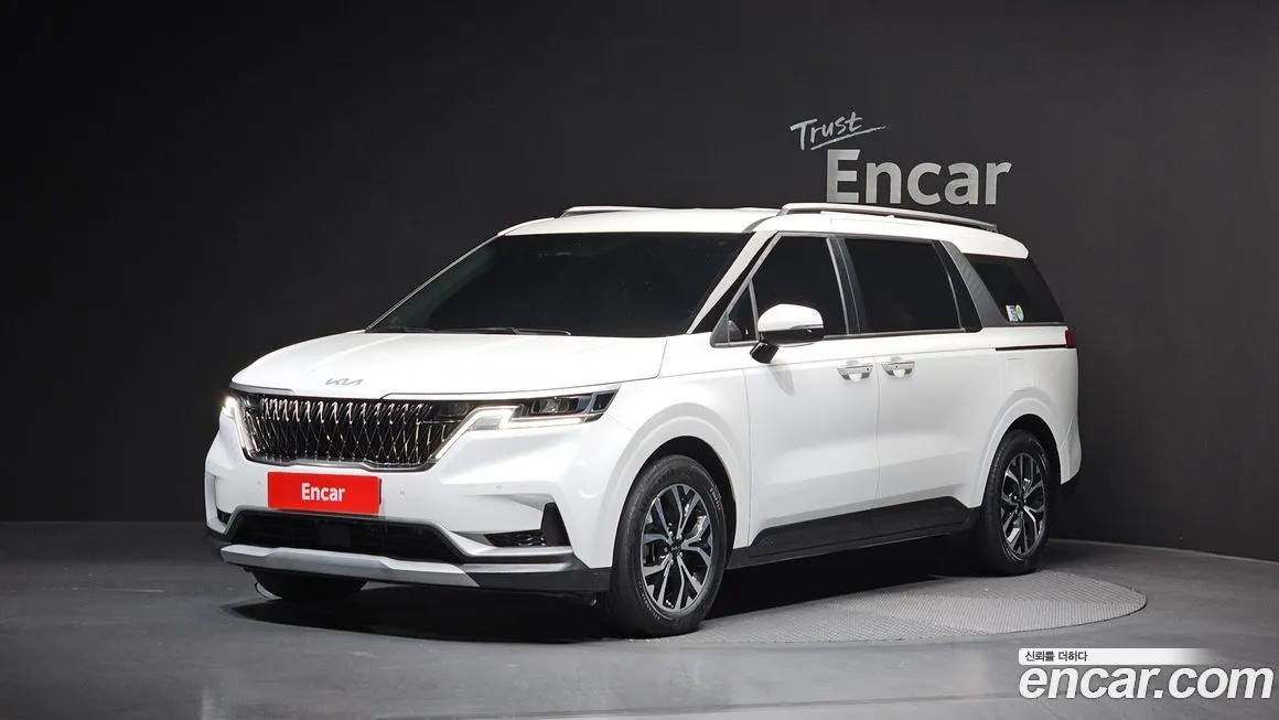 Kia Carnival — фото 1