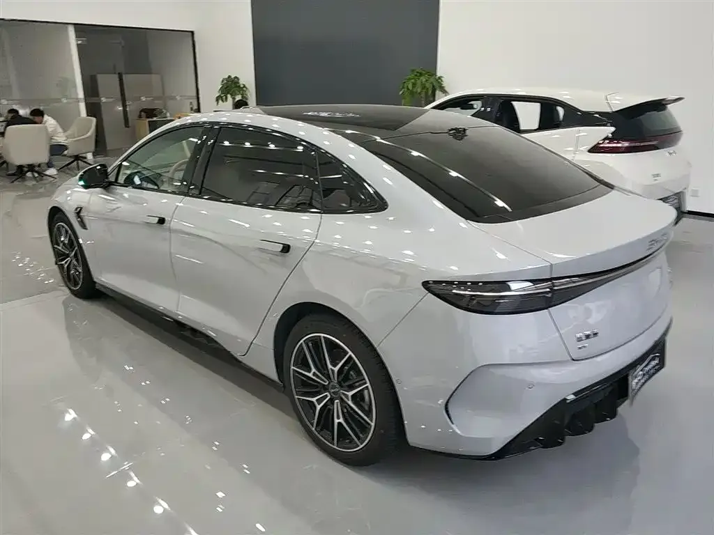 BYD Seal — фото 3