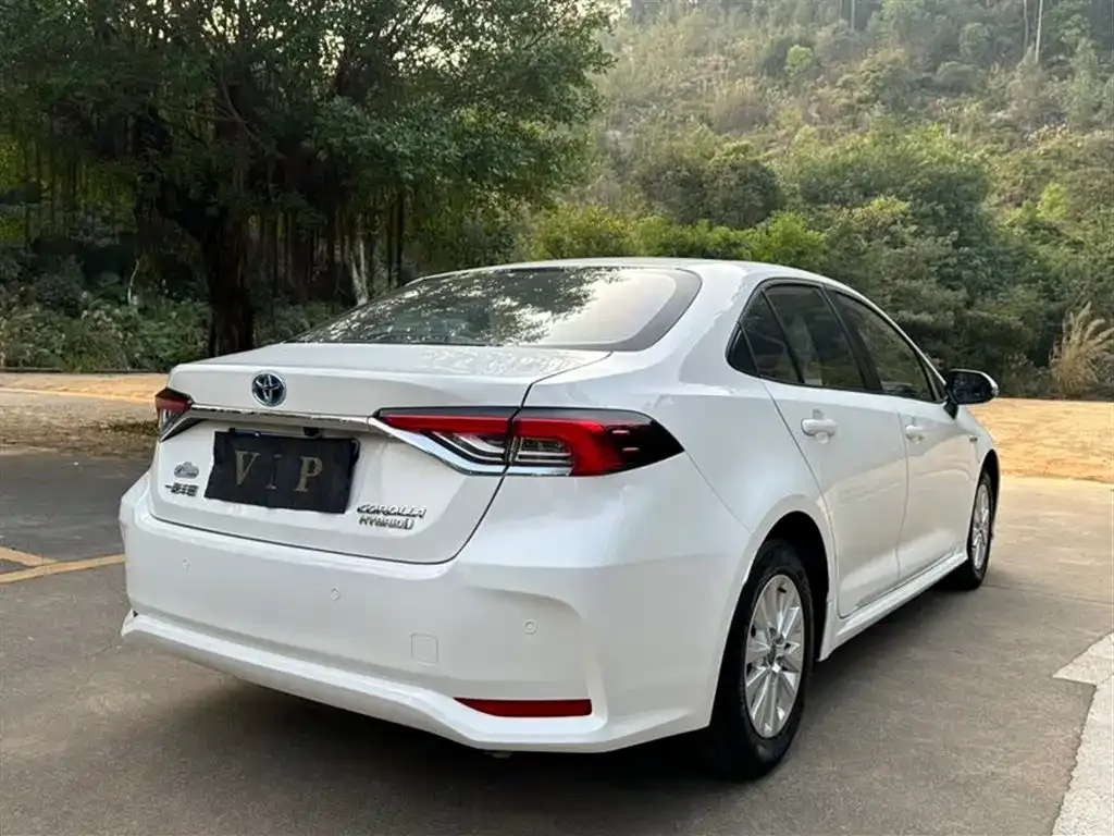 Toyota Corolla — фото 6