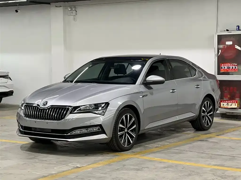 Skoda Superb — фото 1