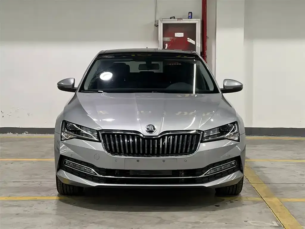 Skoda Superb — фото 7