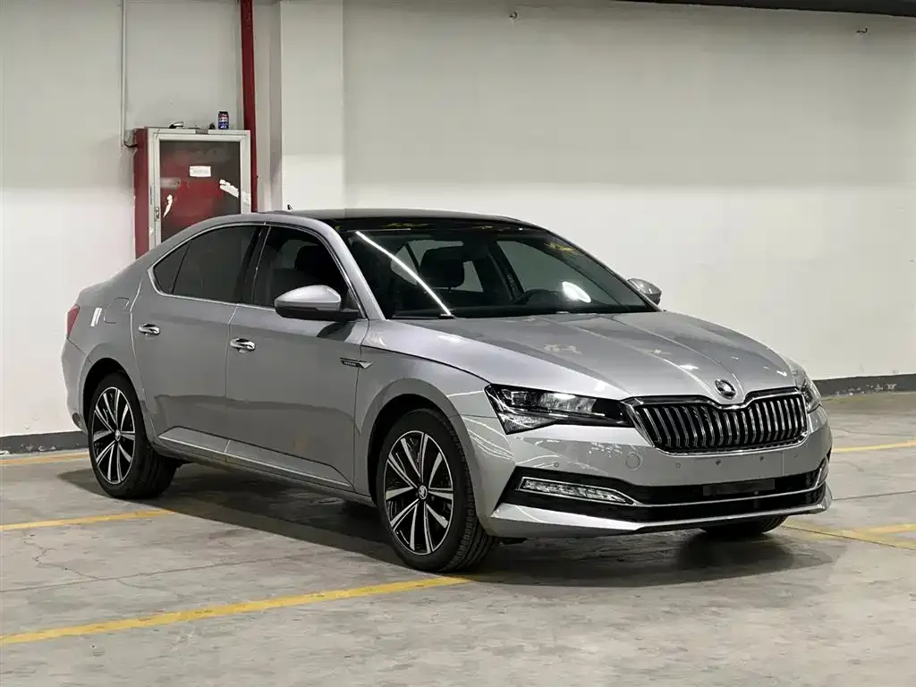 Skoda Superb — фото 8